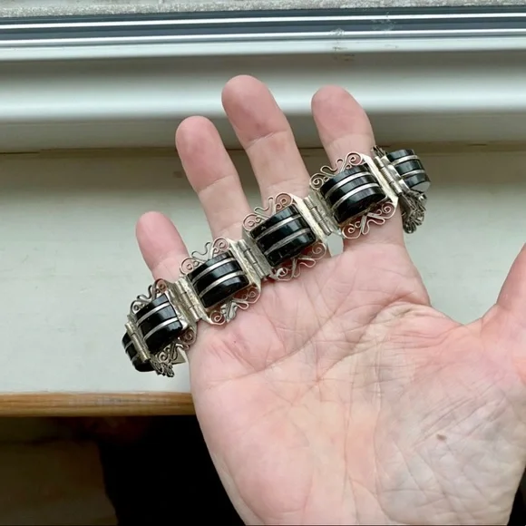 Sterling onyx vintage bracelet - Picture 2 of 11